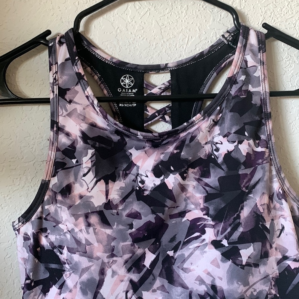 Gaiam XS NWOT yoga too